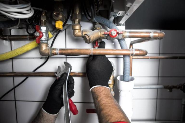 Entretien des installations sanitaires, pourquoi la prévention fait économiser